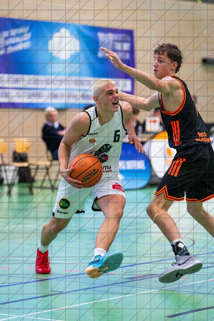 JBBL Vorrunde Gruppe 2 25/26 | Spieltag 01 | Charisma Young Bulls vs. Rasta Vechta | 12.10.25: JBBL Vorrunde Gruppe 2 25/26 | Spieltag 01 | Charisma Young Bulls vs. Rasta Vechta / Osnabrück / Deutschland  //   CREDIT:www.bullenfotos.de, Martin König, Hörner Weg 40, D-49078 Osnabrück, +4917663732967 // Nutzung und Weitergabe nur zu den vereinbarten Zwecken. Presseanfragen an Ersteller. Alle Rechte beim Ersteller. Honorierung nach MFM. - Realisiert mit Pictrs.com