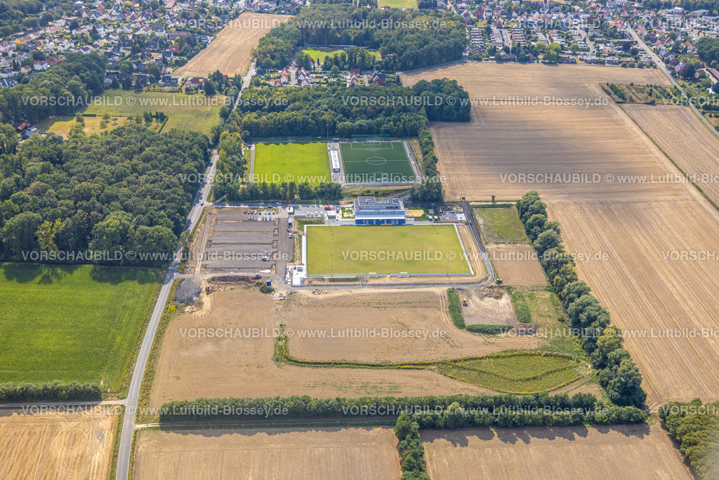 Hamm220809878Rhynern | Luftbild, Baustelle und Neubau Sportplatz mit Tribünen sowie Vereinsgebäude mit Sport-Kindertagesstätte, An der Lohschule, Rhynern, Hamm, Ruhrgebiet, Nordrhein-Westfalen, Deutschland