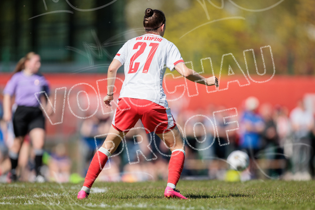 Gipfeltreffen der Frauen: Finale um den Sachsenlotto Landespokal 2026 | Am 1. Mai 2026 trafen im Endspiel des Sachsenlotto Landespokals die Frauen des Chemnitzer FC und die zweite Mannschaft von RasenBallsport Leipzig aufeinander. Vor stimmungsvoller Kulisse kämpften beide Teams ab 15:00 Uhr um die begehrte Trophäe des sächsischen Fußballs. Diese Galerie zeigt die Highlights, packende Zweikämpfe und die emotionalsten Momente des Finaltags. - Realisiert mit Pictrs.com