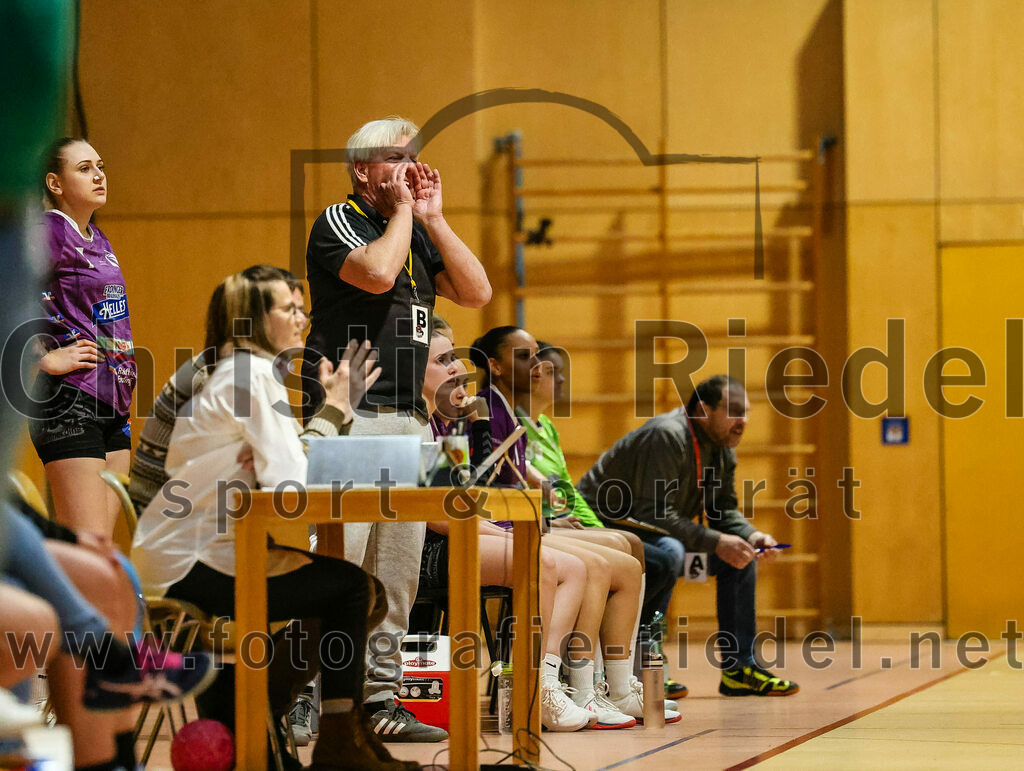 2024-02-10_107_SpVgg_Altenerding_gegen_SVA_Palzing | Erding, Deutschland, 10.02.2024:
Handball, Bezirksoberliga Frauen Altbayern 2023 / 2024, 14. Spieltag, SpVgg Altenerding gegen SVA Palzing, Endergebnis: 27:28

Trainer Lutz Augner (SpVgg Altenerding)

Foto: Christian Riedel / fotografie-riedel.net