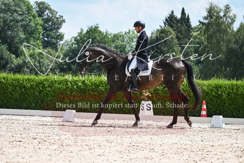 DSC_2370 | Pferde- und Turnierfotografie in Westsachsen. Pferdeportraits, Auftragszeichnungen und intuitive Kunst.