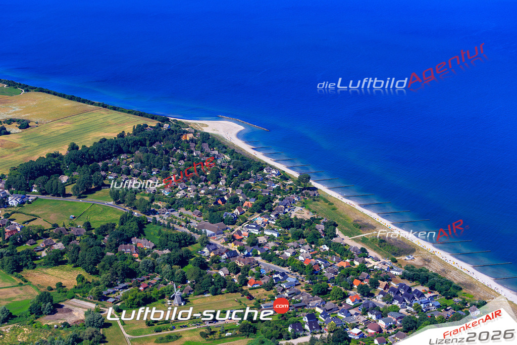 Das Luftbild der Stadt Ahrenshoop wurde 2018 vom Flugzeug heraus erstellt (keine Drohne) Aufnahmehöhe ca.400 Meter- hohe Auflösung für beste Druck-Qualität