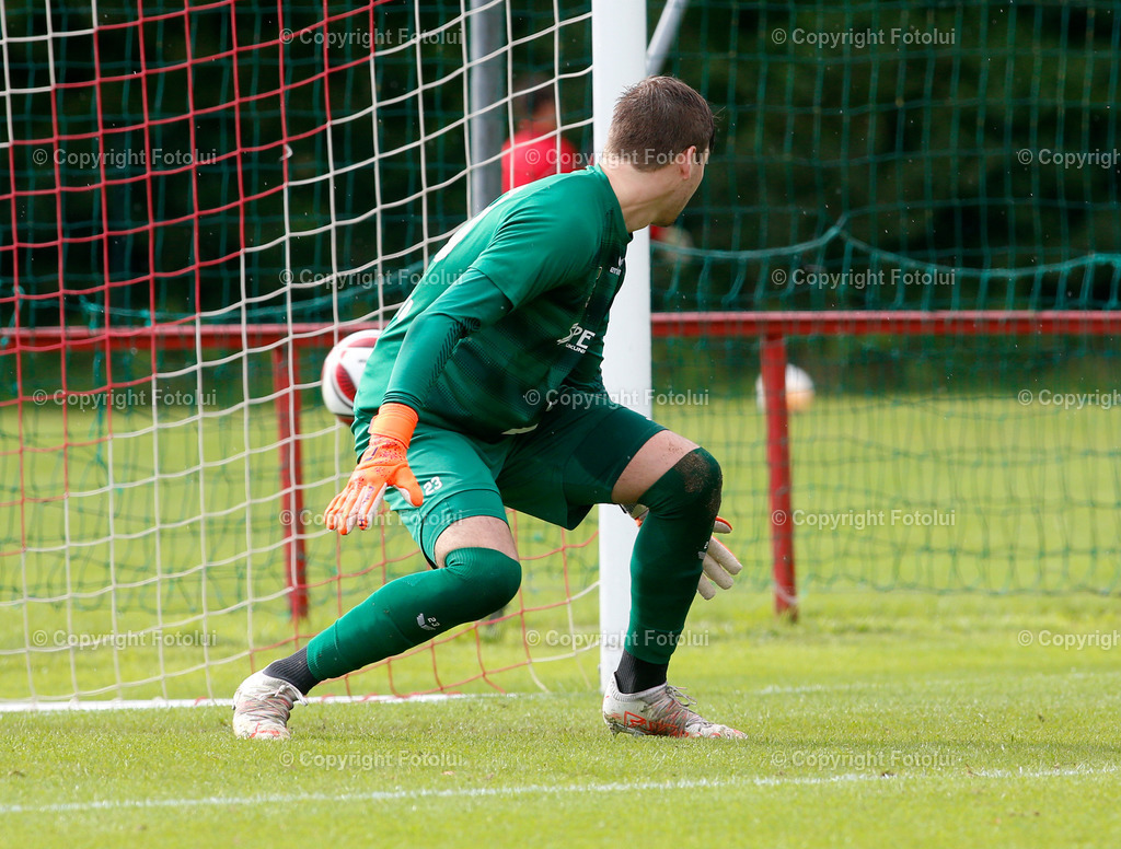 A_LUI_100922_07 | SPORT,FUSSBALL,LT1 OOE LIGA 10.09.2022 ASKOE OEDT-SPORTUNION SANKT MARTIN 
IM BILD: OLIVER FISCHER (OEDT) MUSSTE DEN BALL ZUM 1:0 PASSIEREN LASSEN  FOTO:FOTOLUI