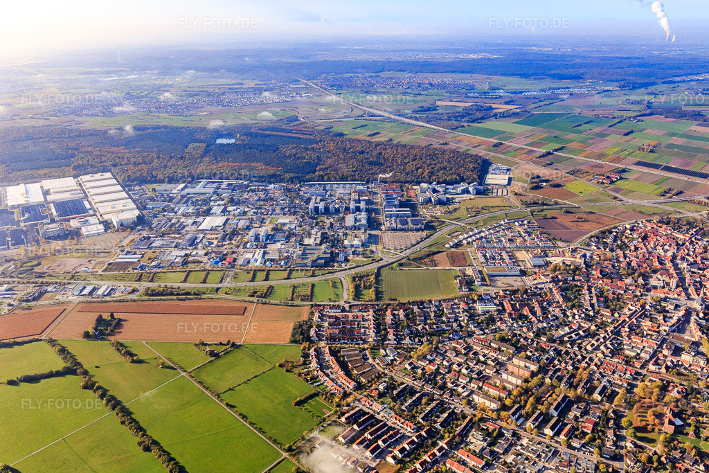 Luftbild: Industriegebiet mit SAP SE und Heidelberger Druckmaschinen AG aus Nordosten in Walldorf im Bundesland Baden-Württemberg in Deutschland. Foto: IMG_104131.jpg vom 31.10.2017 durch Werner Riehm/FLY-FOTO.deWWW.SAP.COM