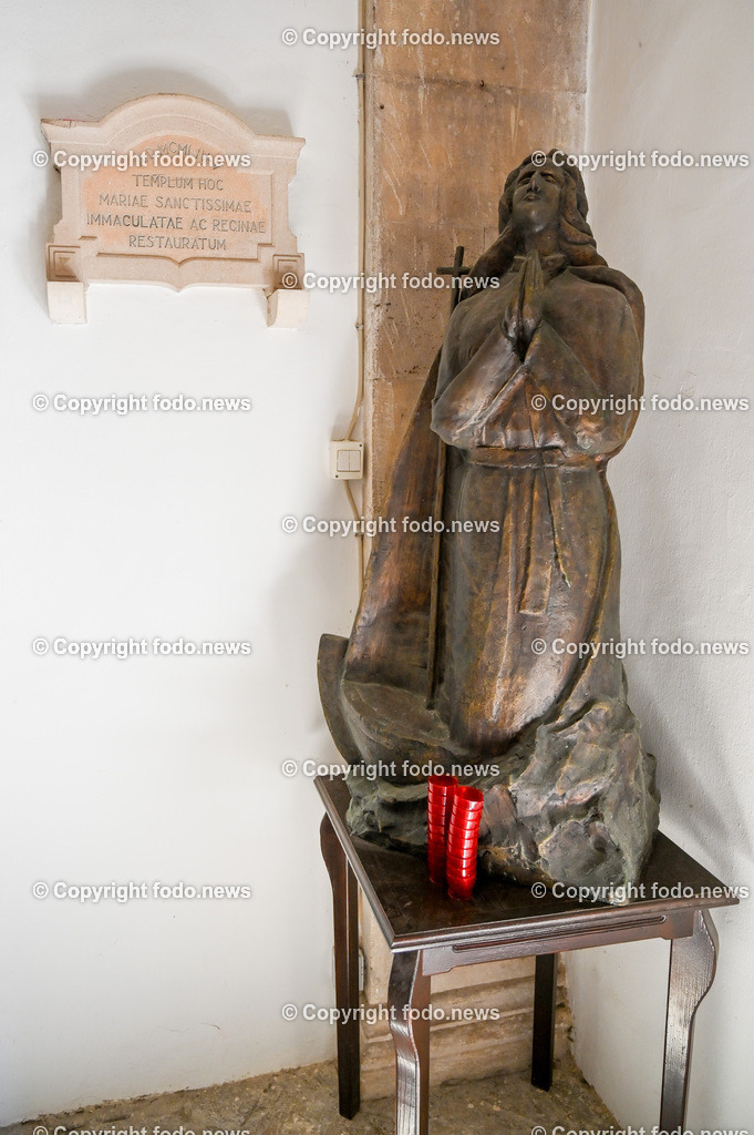 Kroatien_ Korcula_ Insel in Sueddalmatien_ Korcula Stadt_ 13.09.2024-169 | 13.09.2024, Kroatien, HRV, Korcula, Insel in Sueddalmatien, Korcula Stadt im Bild Hafen, Hafenansichten, Boot, Boote, Schiff, Schiffe, Gebauede, Adria, Meer, Stadtansichten, Altstadt, Marco Polo, Museum, Touristen, Souvenier, Restaurant, KonobaKorcula - Schwarzes Korfu - benannt nach den dunklen Kiefernwaeldern, ist eine zu Kroatien gehoerende Insel in der Adria vor der Kueste Sueddalmatiens. Zugleich ist sie Teil des Dinarischen Gebirges. Quelle: Wikipedia