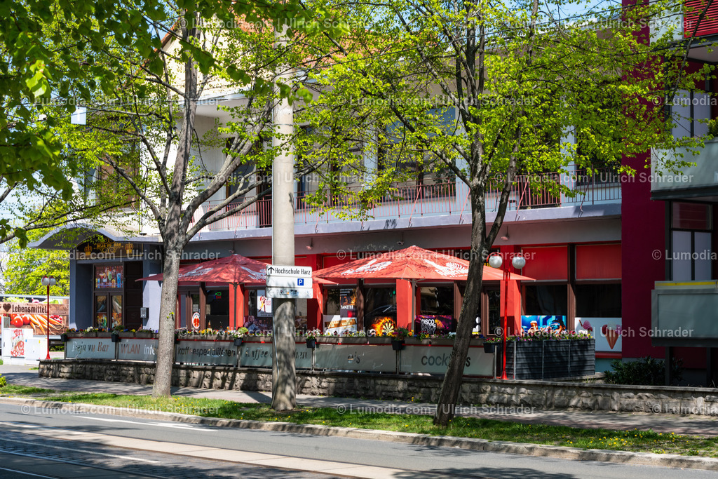 10049-12792 - Halberstadt - Spiegelstrasse | Stockfoto und Bilderpool mit Bildmaterial aus Deutschland, dem Harz, Halberstadt, Quedlinburg, Wernigerode und weltweit. Qualitativ hochwertige und professionelle Fotos anschauen und kaufen. - Realisiert mit Pictrs.com