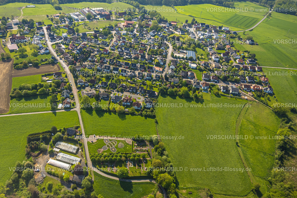 Arnsberg230500209 | Luftbild, Friedhof Bachum, Biene im Feld, Ortsansicht Bachum, Arnsberg, Sauerland, Nordrhein-Westfalen, Deutschland