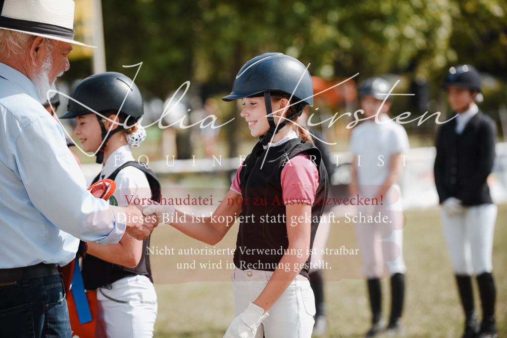 DSC_5555 | Pferde- und Turnierfotografie in Westsachsen. Pferdeportraits, Auftragszeichnungen und intuitive Kunst.