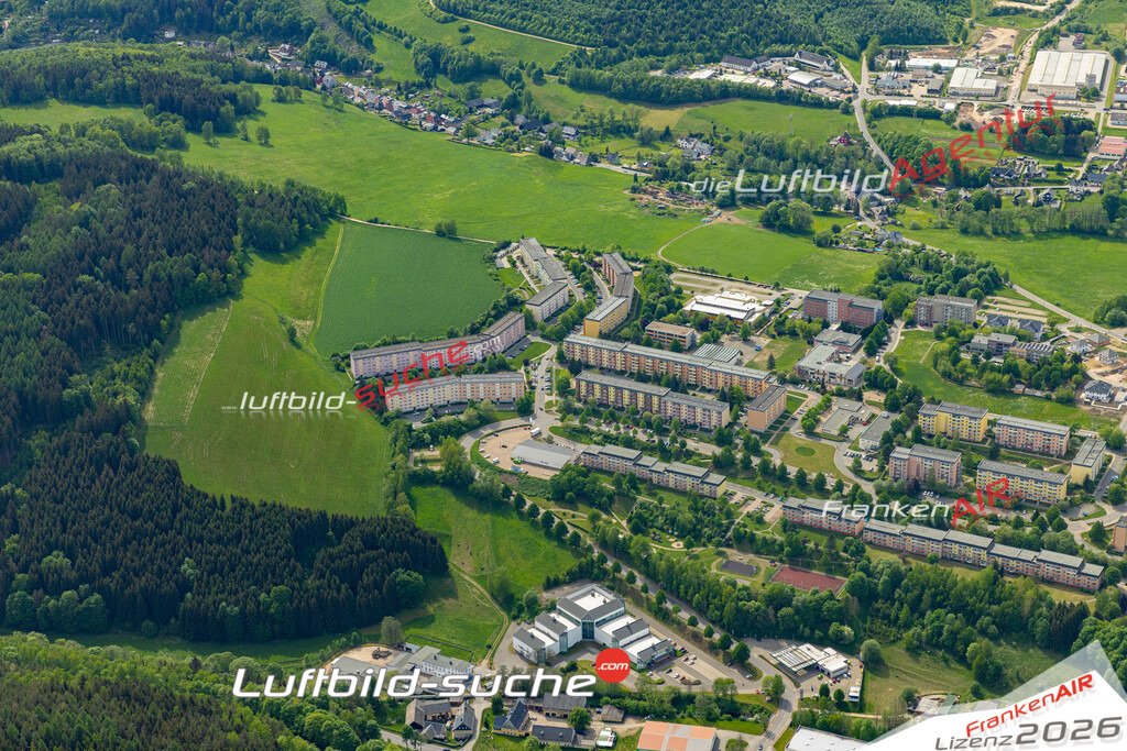 Die Luftaufnahme Niederlößnitz - Lößnitz wurde 2022 vom Flugzeug aus (keine Drohne) erstellt. Hohe Auflösung -für große Poster und Wandbilder geeignet - Garantiert!