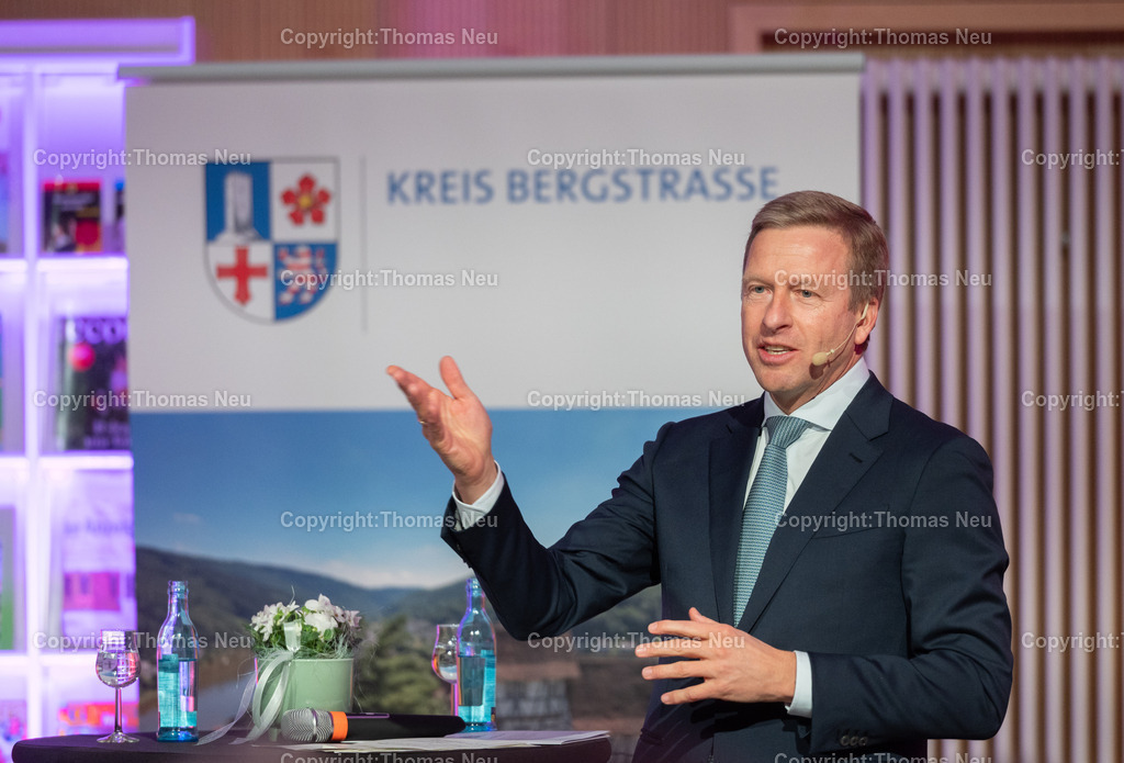 DSC_8969 | Am 8.März 2024 wurde Oliver Zipse  Vorstandsvorsitzender der BMW AG. zum Botschafter der Bergstraße ernannt, die Feier fand in seiner ehemaligen Schule dem Alten Kurfürstlichen Gymnasium in Bensheim statt, 
