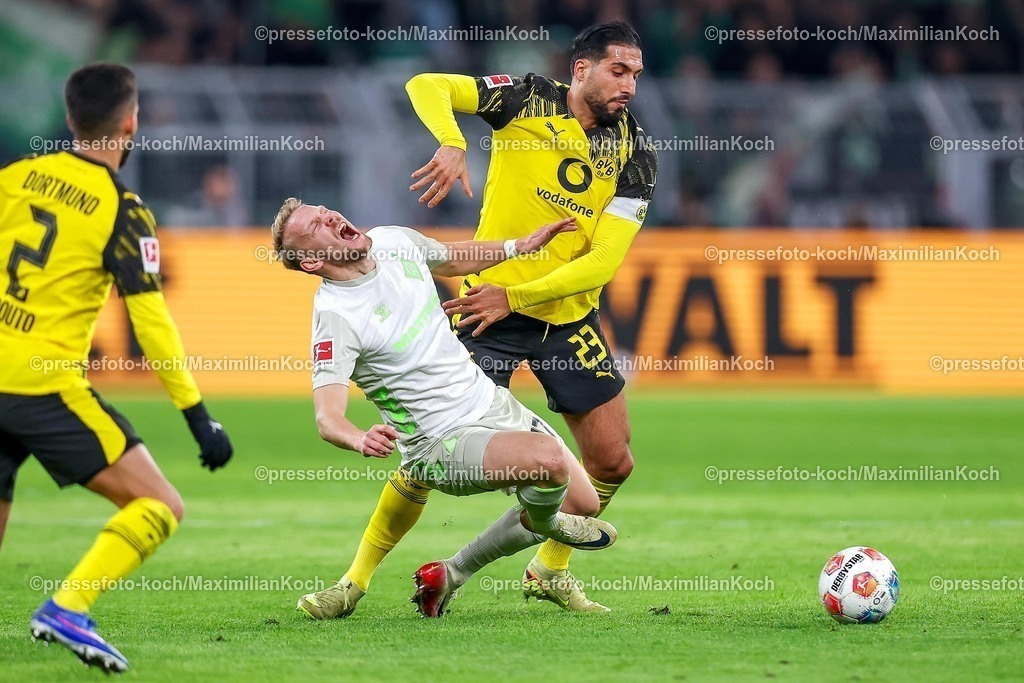BVB13012601070 | 11.01.2026, Fußball, Borussia Mönchengladbach - FC Augsburg, 1. Fußball Bundesliga, 16.Spieltag, Borussia-Park, Saison 2025 2026: Emre Can  (BVB #23) im Zweikampf gegen  Marco Grüll (SV Werder Bremen #17)  DFB regulations prohibit any use of photographs as image sequences and or quasi-video.