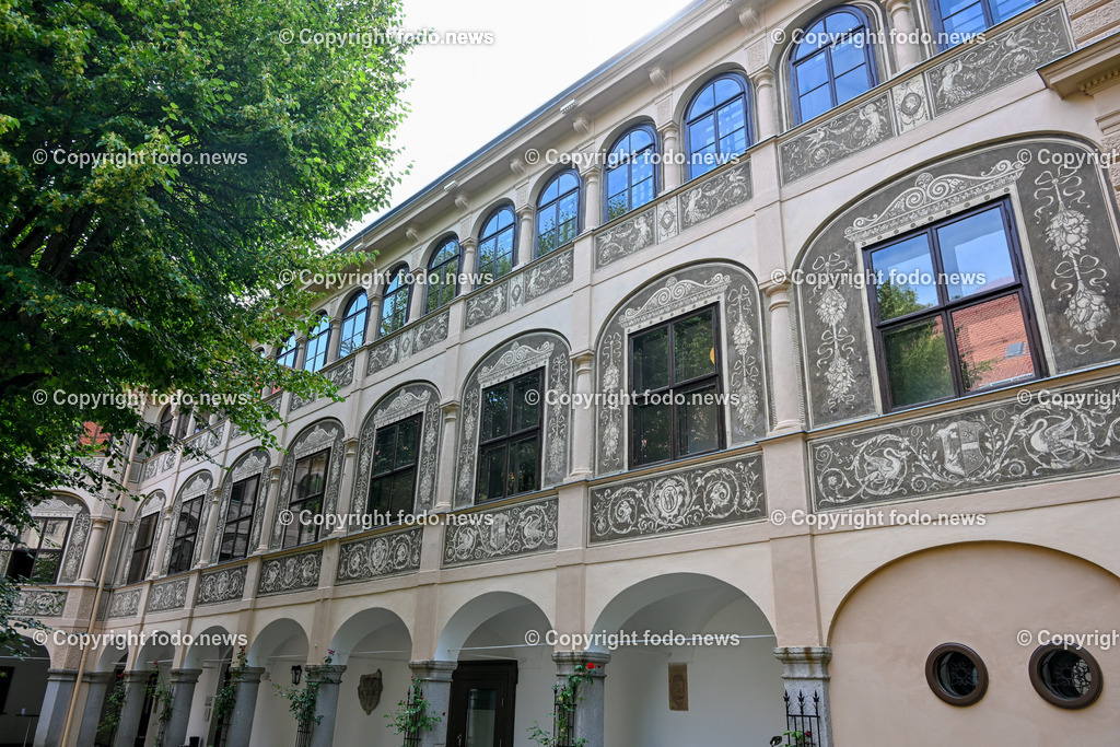 Wels_ Schloss Puchberg_ 03.07.2023-1 | 03.07.2023, Wels, AUT, Bildungshaus Schloss Puchberg, im Bild Bildungshaus Schloss Puchberg, Schlosshof, Graffiti