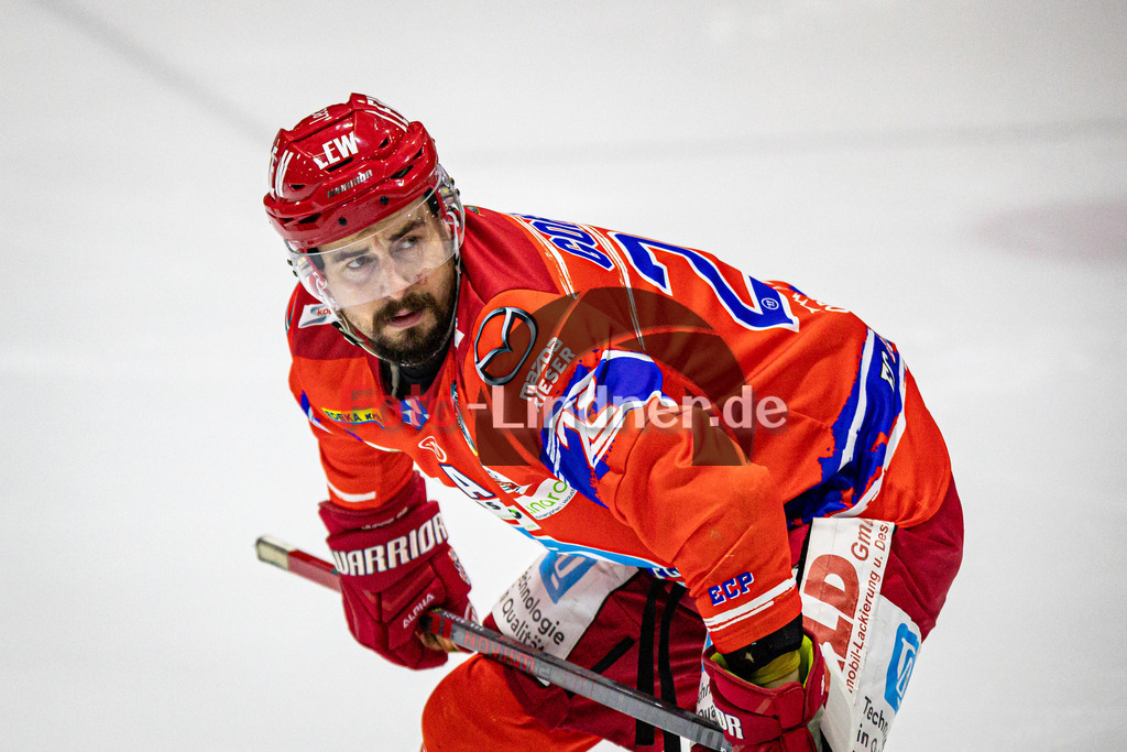 EC Peiting vs Deggendorfer SC | Eishockey Oberliga Süd Vorrunde 2024/2025, EC Peiting vs Deggendorfer SC, 20241228,Lukas GOHLKE (ECP 22) Portrait, Freisteller,2024-12-28 in Peiting (Eisstadion)Lukas GOHLKE (ECP 22)Copyright: WolfgangxLindner foto-lindner.de