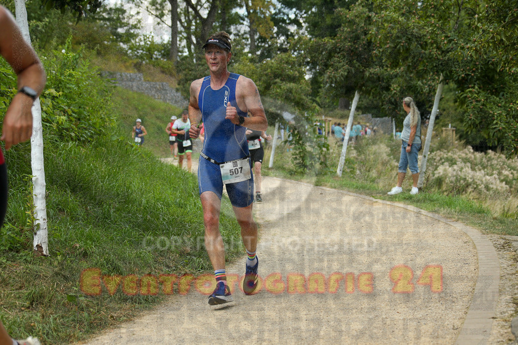 250824_1348_EX1_3724 | Sportfotografie im Rhein-Sieg Kreis, Köln, Bonn, NRW, Rheinland Pfalz, Hessen, etc. Unser Tätigkeitsfeld umfasst den Laufsport vom Volkslauf über den Marathon, Duathlon, Triathon bis zum Ultralauf wie Kölnpfad Ultra oder Schindertrail.