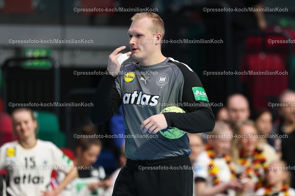 xKWIx22032601061 | 22.03.2026, Handball, Länderspiel Herren, Deutschland - Ägypten, ÖVB-Arena Bremen:  David Späth (Germany #01) beim Aufwärmen xKamilxWilkowskixPressefotoKochx