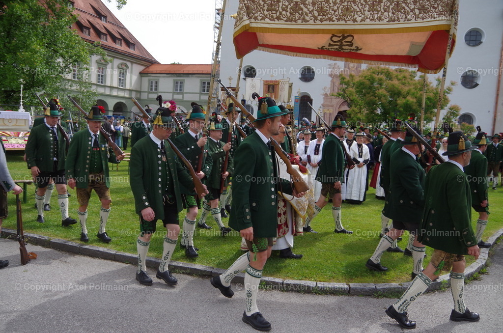 IMGP5703 | fotografiert von Axel PollmannLeonhardi Wallfahrt Benediktbeuern und Murnau, Fronleichnam, Fasching, Landschaft im Loisachtal und Benediktbeuern  - Realisiert mit Pictrs.com