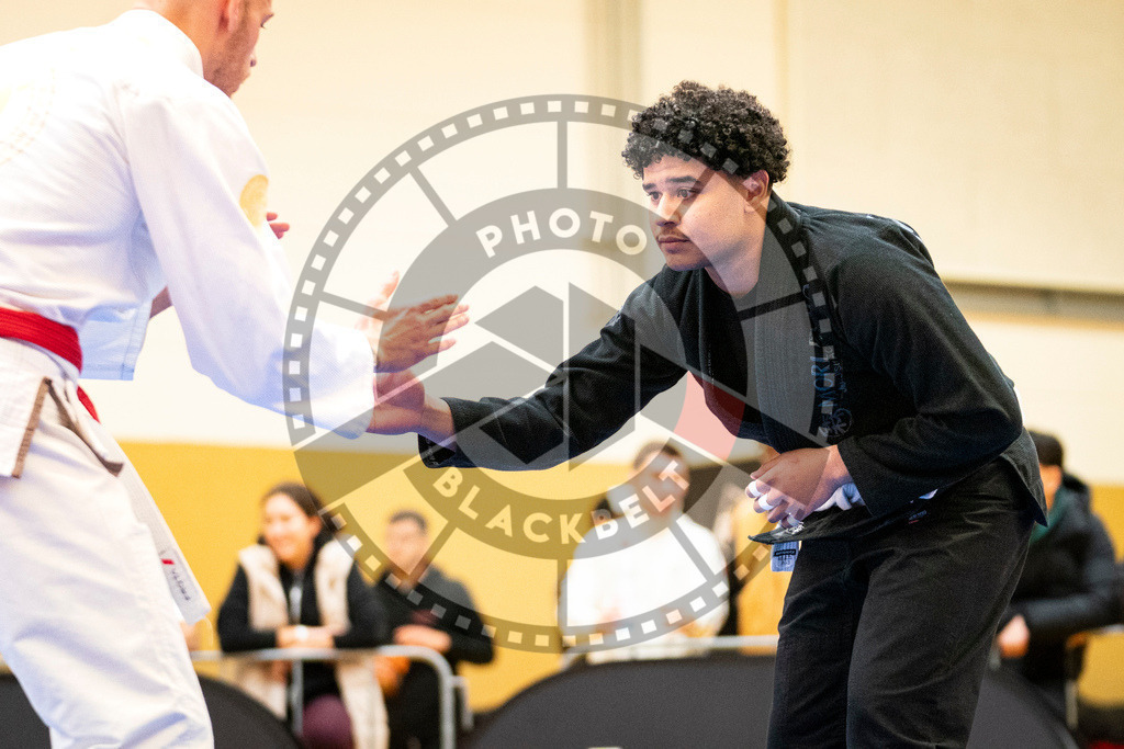 20231118PBB11917 | Fighters compete during the AJP Tour 600 Frankfurt Championship in Frankfurt/Main, Germany, on November 18, 2023.