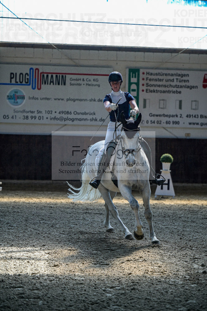 Reitturnier Voxtrup | Entdecke hochwertige Reitturnierfotos von Foto Oger. Professionell, emotional und authentisch – jetzt Lieblingsmomente im Shop bestellen.Deutschlandweite Turnierfotografie. - Realisiert mit Pictrs.com