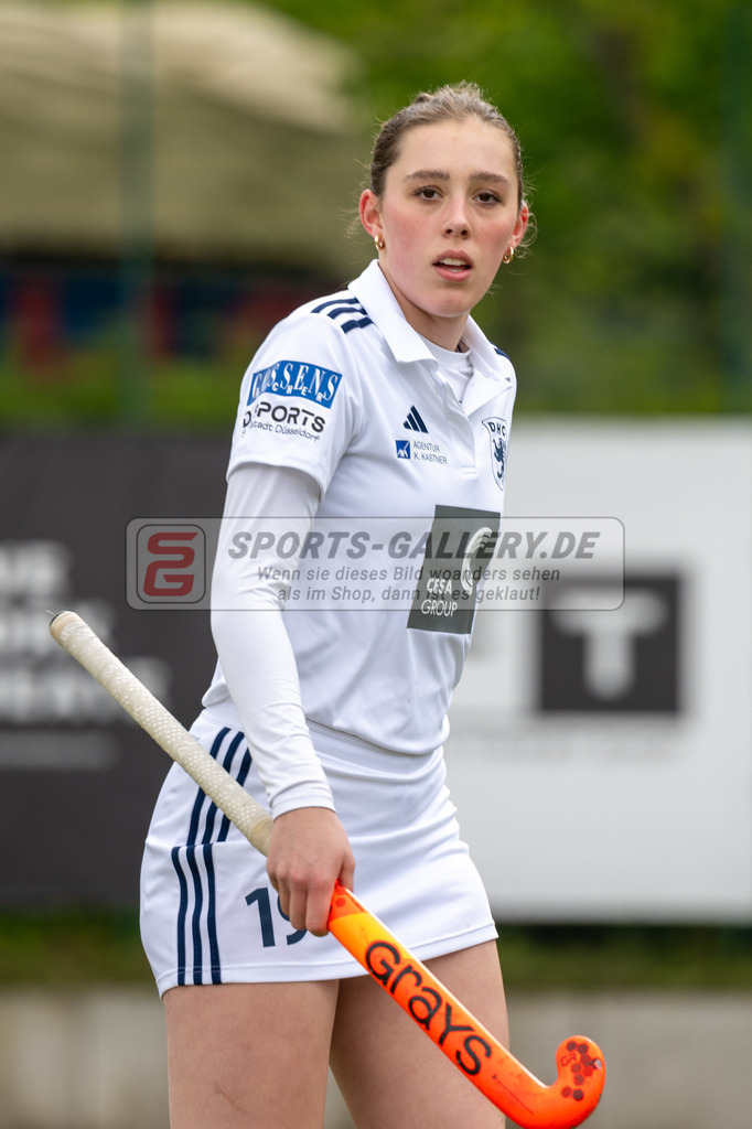 SFE_20240421_0005 | Düsseldorf, Deutschland, 21.04.2024: Emma Becker (Düsseldorfer HC) in Aktion waehrend des Spiels der Feldhockey 1. Bundesliga Damen zwischen Düsseldorfer HC - Münchener SC im Düsseldorfer Hockeyclub 1905 e.V. am 21.04.2024 in Düsseldorf, Deutschland. (Foto von Stephan Fehrmann)

Düsseldorf, Germany, 21.04.2024: Emma Becker (Düsseldorfer HC) in action during the game of Feldhockey 1. Bundesliga Damen between Düsseldorfer HC - Münchener SC in Düsseldorfer Hockeyclub 1905 e.V. at 21.04.2024 in Düsseldorf, Deutschland. (Foto from Stephan Fehrmann)