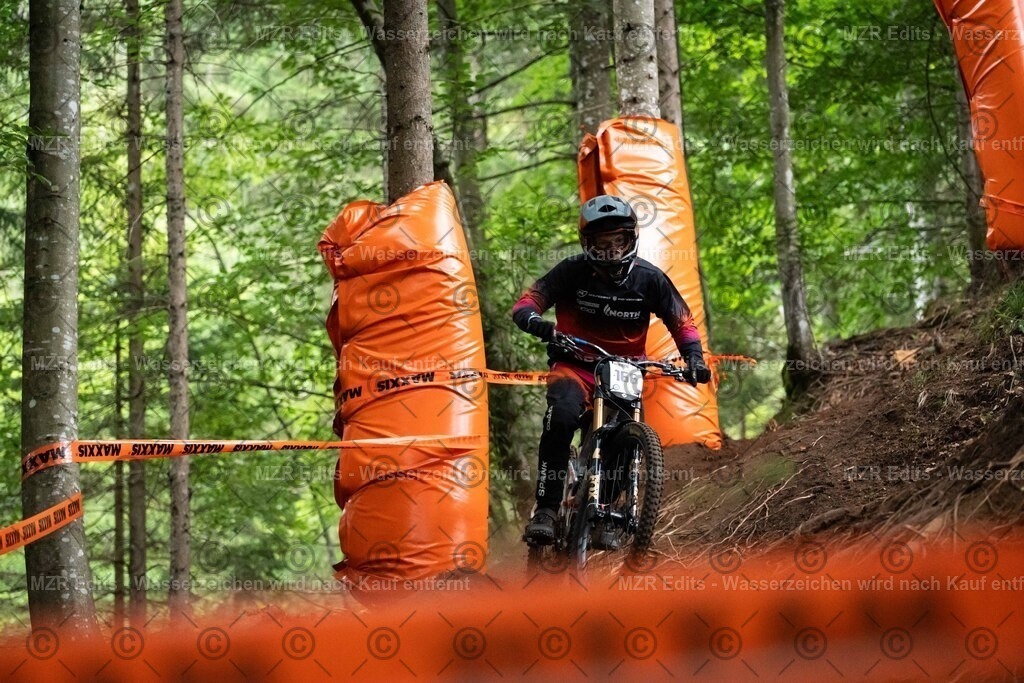 x-386 | mzredits - Realisiert mit Pictrs.com