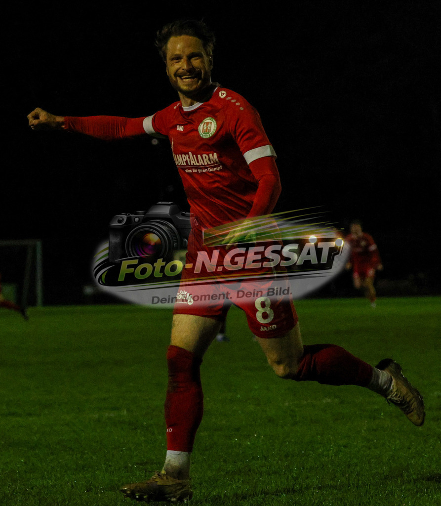 Bünder SV - VfL Mennighüffen | Auf dem Bild zu sehen: rot Bünder SV 1:0: Denis Müller Bünder SV, VfL Mennighüffen, Saison 26/27, Kreispokal, Viertelfinale, Bünde, Deutschland - Realisiert mit Pictrs.com