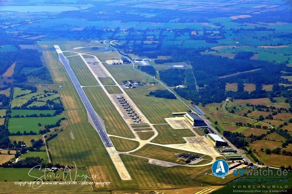 fliegerhorst-hohn-airwatch-wagner_MG_0907 | Entdecken Sie atemberaubende Luftbilder und Fotografien auf airwatch.de - Tauchen Sie ein in eine Welt voller faszinierender Aufnahmen aus der Vogelperspektive.