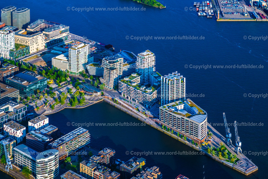 Hamburg_Hübenerkai_Strandhöft_Strandkai_Hafencity_ELS_8715160625 | HAMBURG 16.06.2025 Mehrfamilienhaus- Wohnanlage der " DC DEVELOPMENTS GMBH & CO. KG " am Strandkai im Ortsteil HafenCity in Hamburg, Deutschland. Weiterführende Informationen bei: AUG. PRIEN Immobilien  Gesellschaft für Projektentwicklung mbH,  DC Developments GmbH & Co. KG,  Hadi Teherani Architects GmbH,  Ingenhoven architects GmbH,  KoHa Bauausführungen und Immobilien GmbH,  LRW Architekten und Stadtplaner Loosen, Rüschoff + Winkler  PartG mbB,  leonwohlhage Gesellschaft von Architekten mbH. // Multi-family residential complex of "DC DEVELOPMENTS GMBH & CO. KG" on Strandkai in the HafenCity district of Hamburg, Germany. Further information at: AUG. PRIEN Immobilien  Gesellschaft fuer Projektentwicklung mbH,  DC Developments GmbH & Co. KG,  Hadi Teherani Architects GmbH,  Ingenhoven architects GmbH,  KoHa Bauausfuehrungen und Immobilien GmbH,  LRW Architekten und Stadtplaner Loosen, Rueschoff + Winkler  PartG mbB,  leonwohlhage Gesellschaft von Architekten mbH. Foto: Martin Elsen