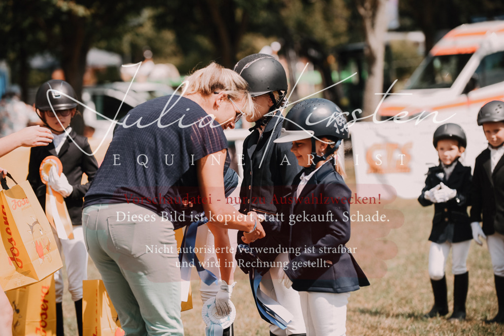 DSC_6354 | Pferde- und Turnierfotografie in Westsachsen. Pferdeportraits, Auftragszeichnungen und intuitive Kunst.