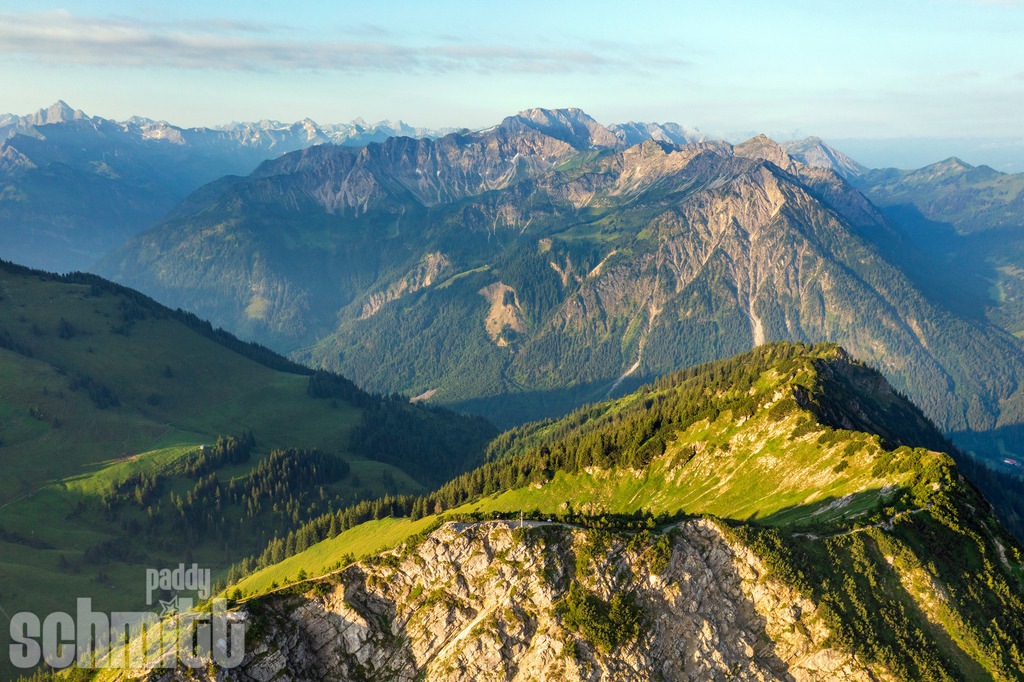 PS-Bergwelt-2026-136 | Entdecke die größte Bildgalerie der Region mit Fotografien aus dem Allgäu, der Bodenseeregion, Oberschwaben, dem Donautal und der Schwäbischen Alb. Landschaften, Luftaufnahmen und Reisefotografie als Wandbild und Fotokunst. - Realisiert mit Pictrs.com