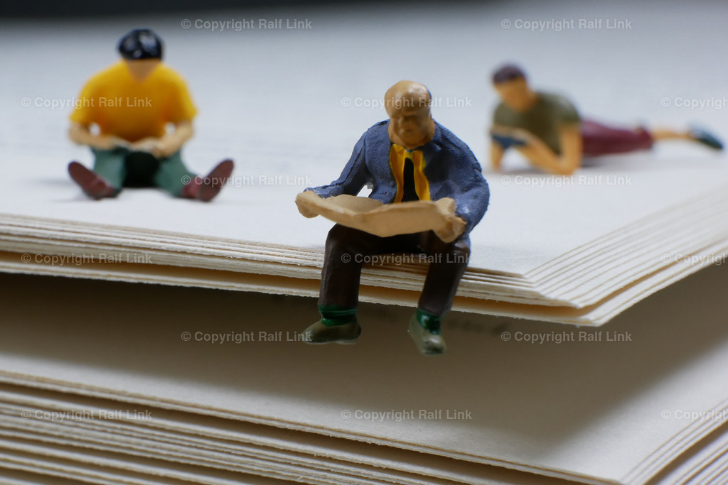 Beim lesen | Stockfotos, Fotos mit Miniaturfiguren und kreativen Ideen. Dabei auch vieles aus der Metropolregion Rhein-Neckar. 