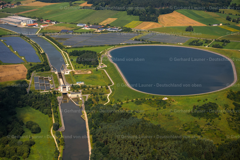 4050754 | MüHLHAUSEN 02.09.2021 Schleusenanlagen am Ufer der Wasserstraße der Donau im Ortsteil Bachhausen in Mühlhausen im Bundesland Bayern, Deutschland. Weiterführende Informationen bei: Wasserstraßen- und Schifffahrtsamt Donau MDK. // Locks - plants on the banks of the waterway of the of the river Danube in the district Bachhausen in Muehlhausen in the state Bavaria, Germany. Further information at: Wasserstrassen- und Schifffahrtsamt Donau MDK. Foto: Gerhard Launer