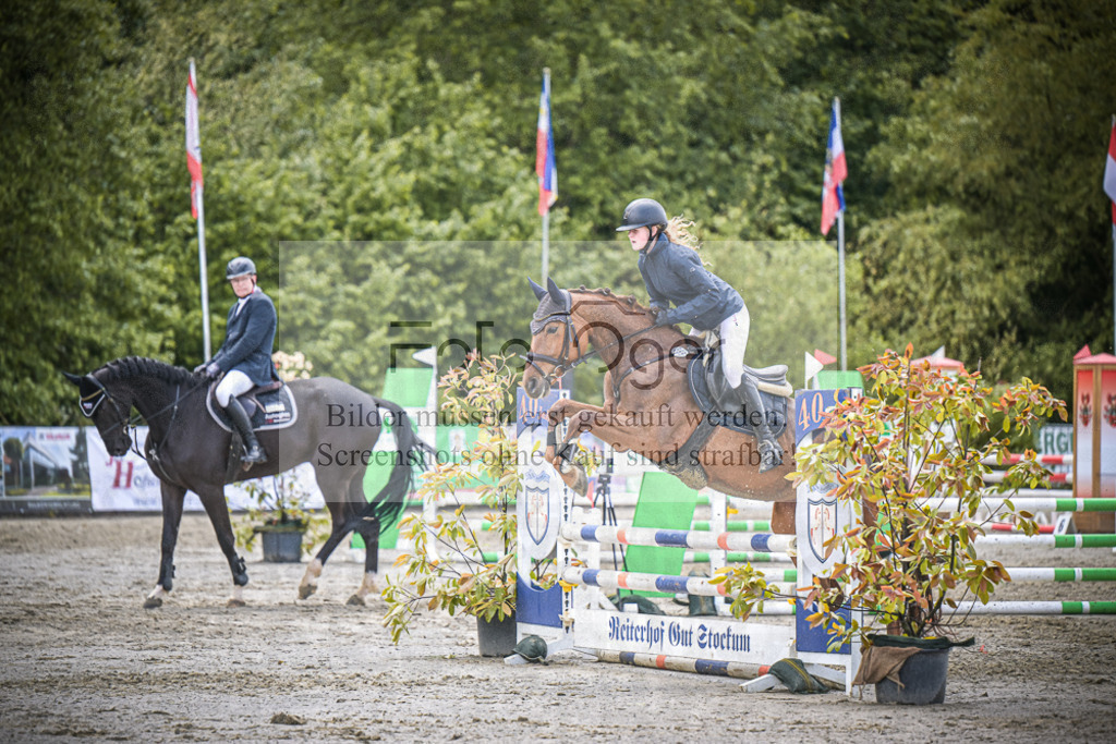 DOS_7560 | Entdecke hochwertige Reitturnierfotos von Foto Oger. Professionell, emotional und authentisch – jetzt Lieblingsmomente im Shop bestellen.Deutschlandweite Turnierfotografie. - Realisiert mit Pictrs.com