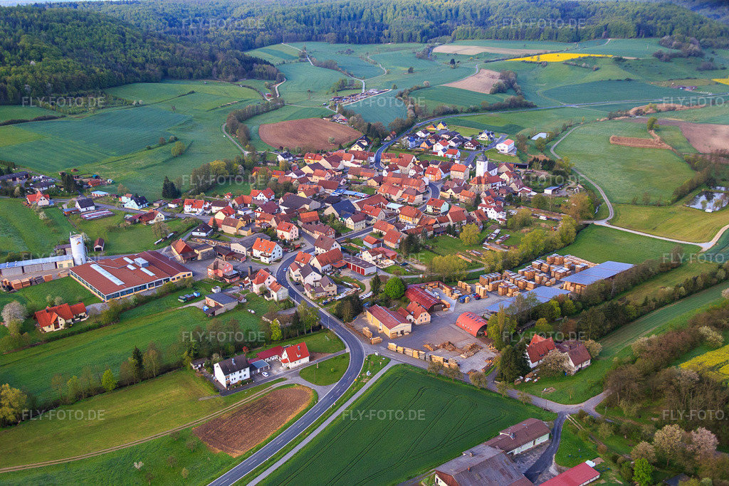 Luftbild: Sägewerk Ludwig Jäger im Ortsteil Wustviel in Rauhenebrach im Bundesland Bayern in Deutschland. Foto: IMG_087800.jpg vom 05.05.2016 durch Werner Riehm/FLY-FOTO.deWWW.HARTHOLZHANDEL24.DE