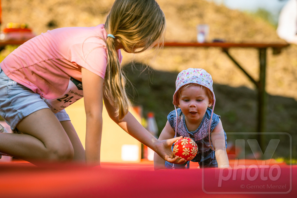 16. Hoywoj-CityLauf im Sportforum Hoyerswerda - 16.09.2023 | 10m VdK-Windel-Flitzer - Realisiert mit Pictrs.com