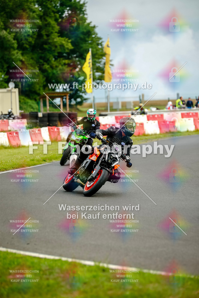 VBK-4424 | Hier findet Ihr Bilder von Touristenfahrten auf der Nürburgring Nordschleife oder von anderen Veranstaltungen die ich besucht habe. Viel Spass beim Durch Schauen 