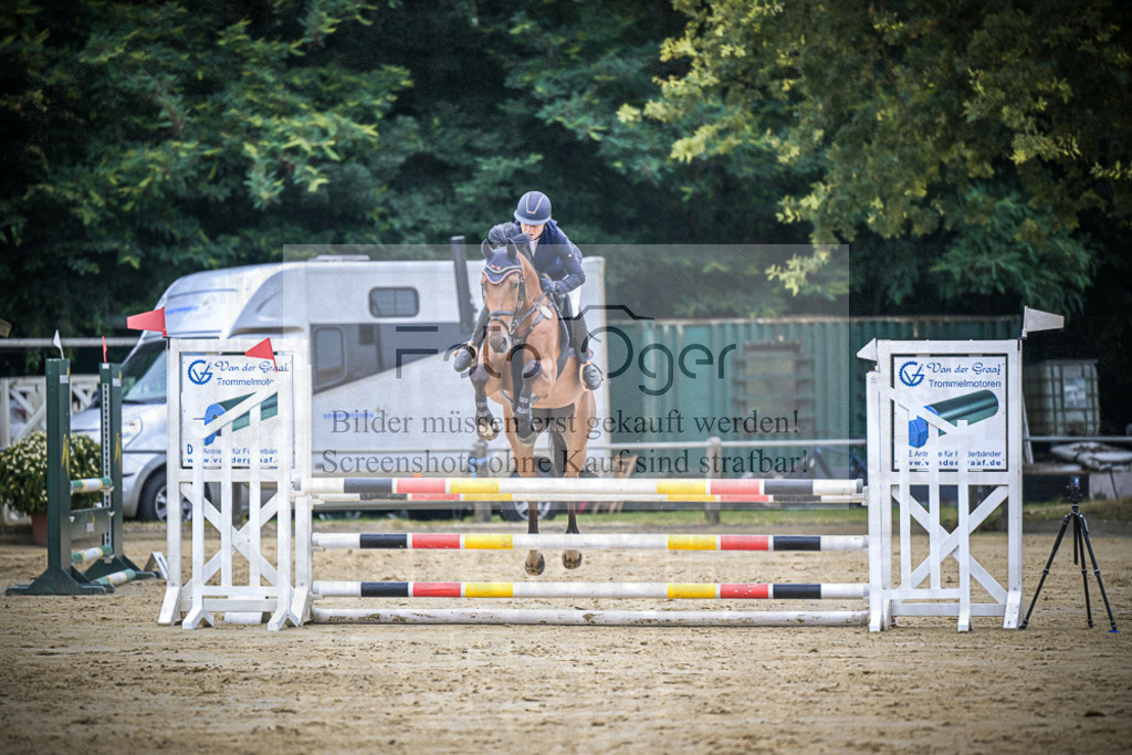 DOS_1961 | Entdecke hochwertige Reitturnierfotos von Foto Oger. Professionell, emotional und authentisch – jetzt Lieblingsmomente im Shop bestellen.Deutschlandweite Turnierfotografie. - Realisiert mit Pictrs.com