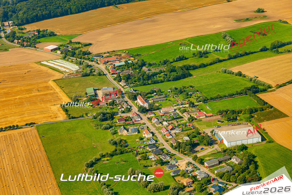 Schrägluftbild  Reinshagen Dorfstraße  Satow - Das Luftbild wurde 2025 vom UL-Flugzeug heraus erstellt (ohne Drohne- keine Drohnenaufnahme ) - Hochauflösende Luftaufnahme -Nicht vergleichbar mit Google Maps oder Satelittenbilder- Die Geschenkidee !Mit Lizenz und Bildrechte bestellbar