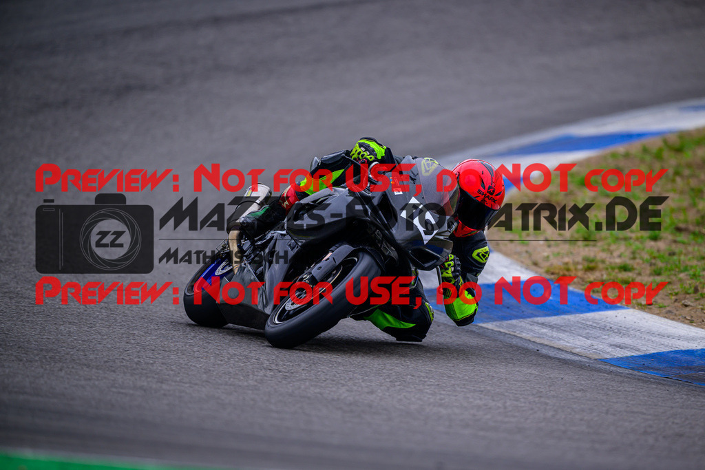 MaZZes_Fotomatrix_20250421_6007705_7315 | WEISS