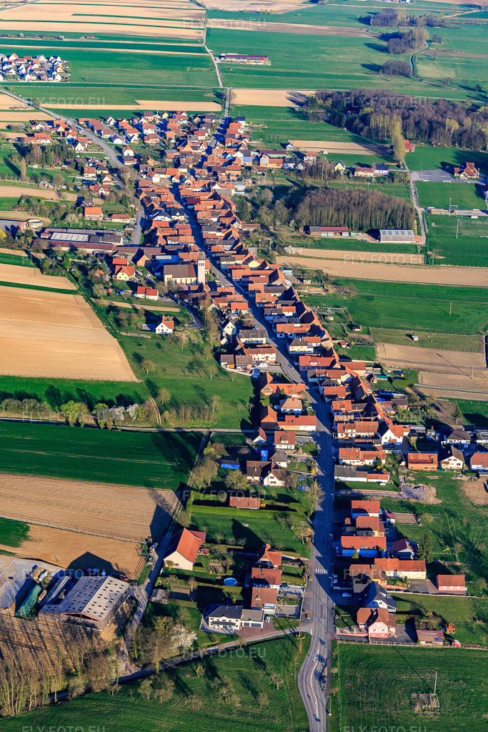 Vue aérienne: Vue de la ville depuis l'ouest à Oberrœdern dans le département Bas Rhin, France – .Photo: IMG_097804.jpg prise le 27/03/2017 par Werner Riehm/FLY-FOTO.eu – Résolution de l'original: 3648 x 5472 px