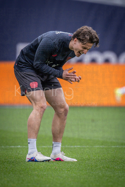 German Bundesliga, Bayer 04 Leverkusen vs. VfL Wolfsburg, 04.04.2026 | LEVERKUSEN, GERMANY - APRIL 4, 2026 :   Tim Obermann (Bayer 04 Leverkusen, 15) reacts during the warm-up of the German Bundesliga match on gameday 28 between Bayer 04 Leverkusen vs. VfL Wolfsburg at BayArena on April 4, 2026 in Leverkusen, Germany. DFL REGULATIONS PROHIBIT ANY USE OF PHOTOGRAPHS AS IMAGE SEQUENCES AND/OR QUASI-VIDEO.