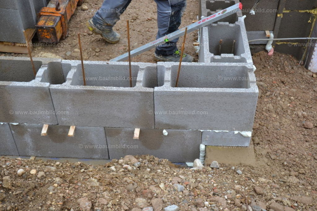 bib-lg07-mauerarbeiten-0067 | Nach LV-Leistungsgruppen sortierte Detailfotos über den Bau eines Hauses. Alle Hausbau-Bilder direkt vom Urheber und Autor der Website Haus-Selber-Bauen.com