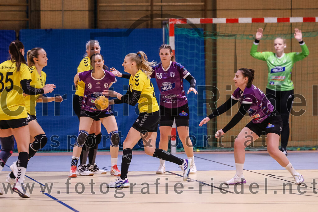 2025-01-11_023_SpVgg_Altenerding_gegen_HF_Scheyern | Erding, Deutschland, 11.01.2025:Handball, Bezirksoberliga Frauen Altbayern 2024 / 2024, 10. Spieltag, SpVgg Altenerding gegen HF Scheyern, Endergebnis: 20:23Julia Kranich (SpVgg Altenerding, #9), Verena Kaiser (SpVgg Altenerding, #55), Johanna Taubmann (SpVgg Altenerding, #22)Foto: Christian Riedel / fotografie-riedel.net