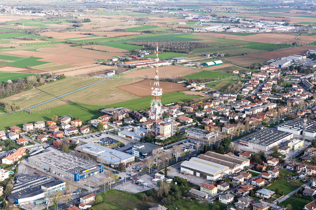 Aerial view: View of the town in Cussignacco in the state Friuli Venezia Giulia, Italy. – Photo: IMG_105789.jpg taken on 04/08/2018 by Werner Riehm/FLY-FOTO.com – Resolution of the original: 5472 x 3648 px