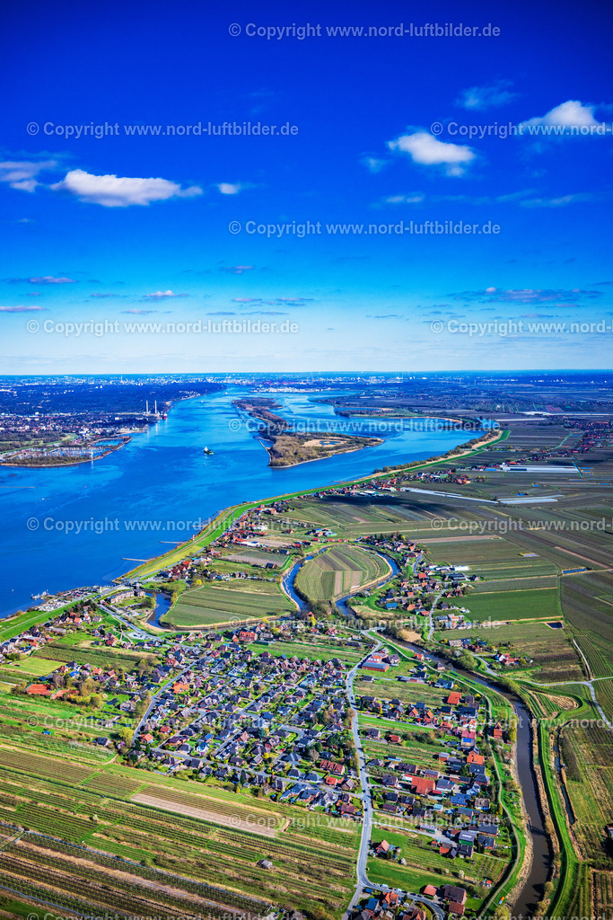Grünendeich_Lühe_ELS_4131060425 | GRüNENDEICH 06.04.2025 Küsten- Landschaft mit Deich- Schutzstreifen an den Wettern in Grünendeich im Bundesland Niedersachsen, Deutschland. // Coastline with dike protection strips in Gruenendeich in the state Lower Saxony, Germany. Foto: Martin Elsen