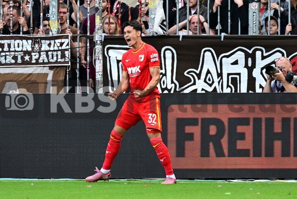 KBS Picture_FCStPauli-FCAugsburg_025 | FC Augsburg Torjubel zum 1:0 Torschuetze ist Rieder Fabian (FC Augsburg) ,Sportplatz :  Millerntor Stadion, - Realisiert mit Pictrs.com