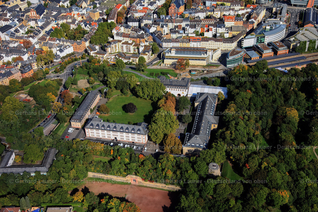 3070027 | Die Mainzer Zitadelle liegt auf dem Jakobsberg am Rand der heutigen Altstadt und in unmittelbarer Nähe des Bahnhofs Römisches Theater. Das Festungswerk wurde in seiner heutigen Form um 1660 errichtet und war Bestandteil der Festung Mainz.