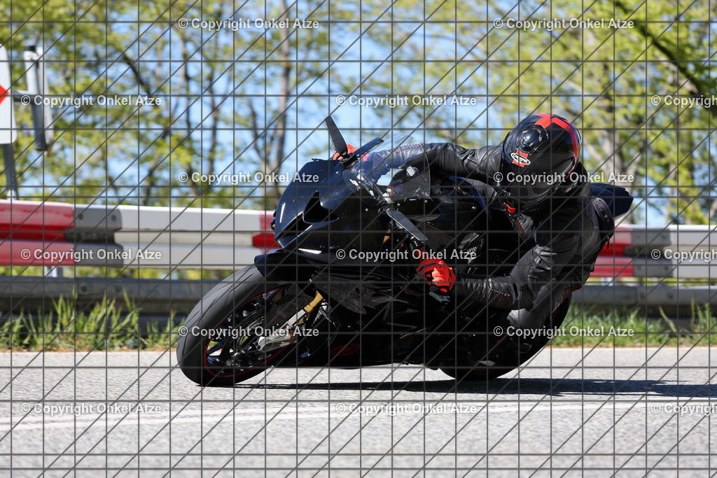 IMG_8312 | Fotograf am Kyffhäuser. Onkel Atze. Kyffhäuser Rennstrecke. Café36. Motorsportfotografie. - Realisiert mit Pictrs.com