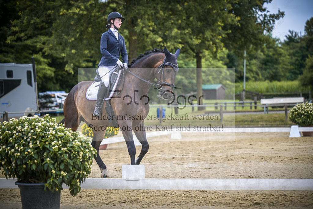 DOS_4580 | Entdecke hochwertige Reitturnierfotos von Foto Oger. Professionell, emotional und authentisch – jetzt Lieblingsmomente im Shop bestellen. - Realisiert mit Pictrs.com