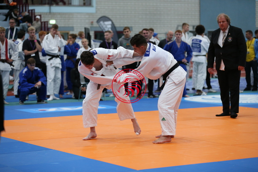 AT3Y0874 | Fotos vom Adler Cup - Pictures from Adler Cup

Hier findet Ihr alle Eindrücke und großen Momente der Adler Cup Wochenenden. Here you will find all impressions and great moments of the Adler Cup weekends. - Realisiert mit Pictrs.com