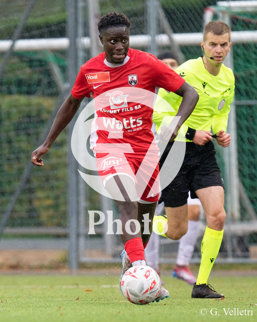Promotion League - FC Grand-Saconnex - FC Breitenrain | Samba So (96 FC Grand-Saconnex) avance (action) durant le match de Promotion League entre FC Grand-Saconnex et FC Breitenrain au Stade du Blanché à Grand-Saconnex, Suisse